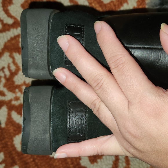 Ugg Isley Water-Resistant Boot with Removable Pompom size 7 - Picture 11 of 12